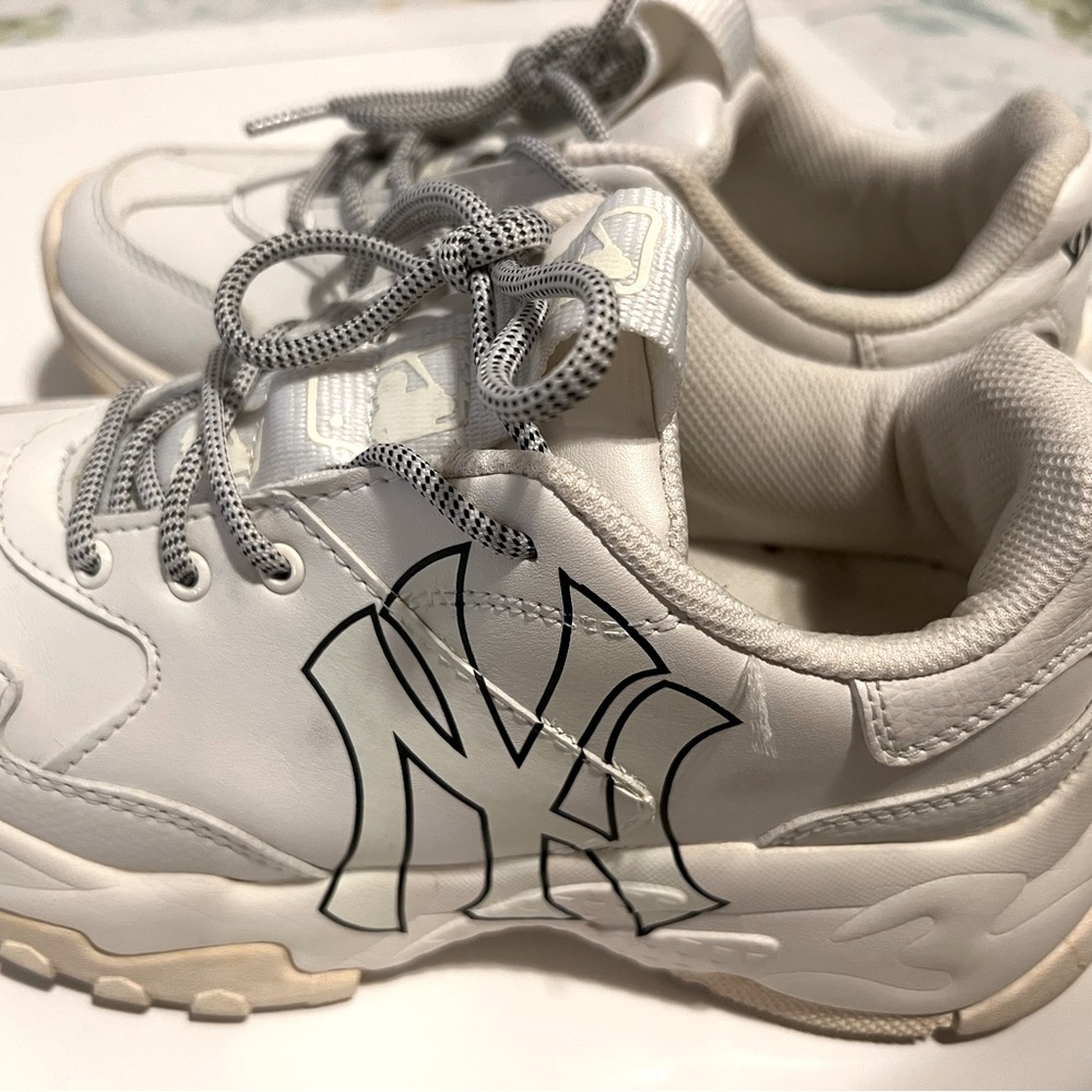 MLB Korea - New York Yankees Sneakers - Big Ball Chunky A